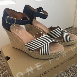 Toms wedges